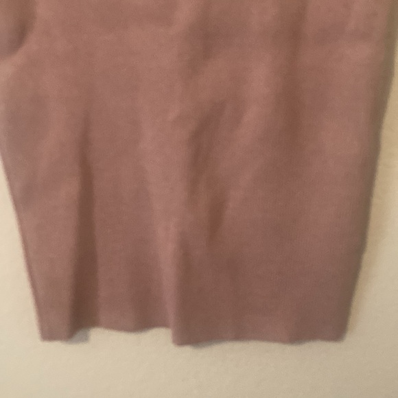 Chic Ribbed Pencil Skirt in Blush Pink - Picture 3 of 3